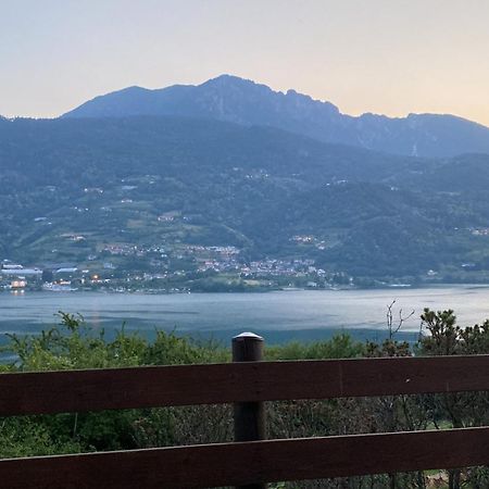 Lake Apartment Ischia Red Tenna Екстер'єр фото