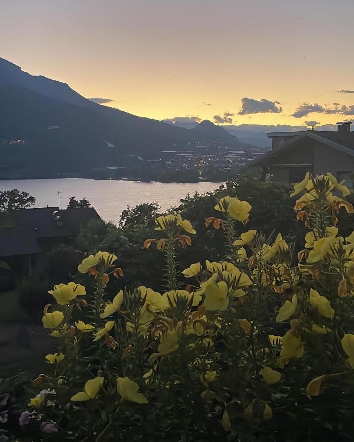 Lake Apartment Ischia Red Tenna Екстер'єр фото
