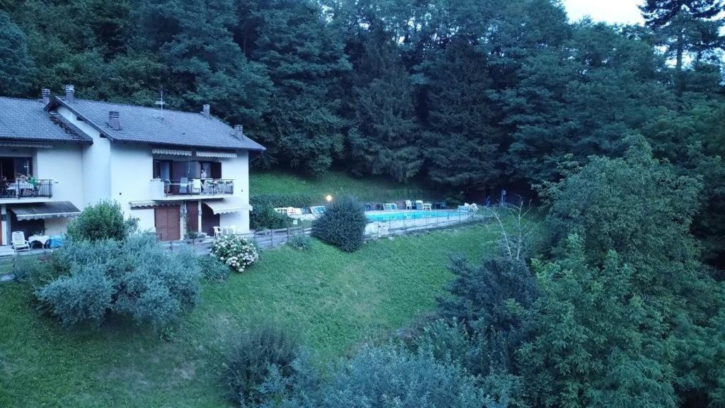 Lake Apartment Ischia Red Tenna Екстер'єр фото