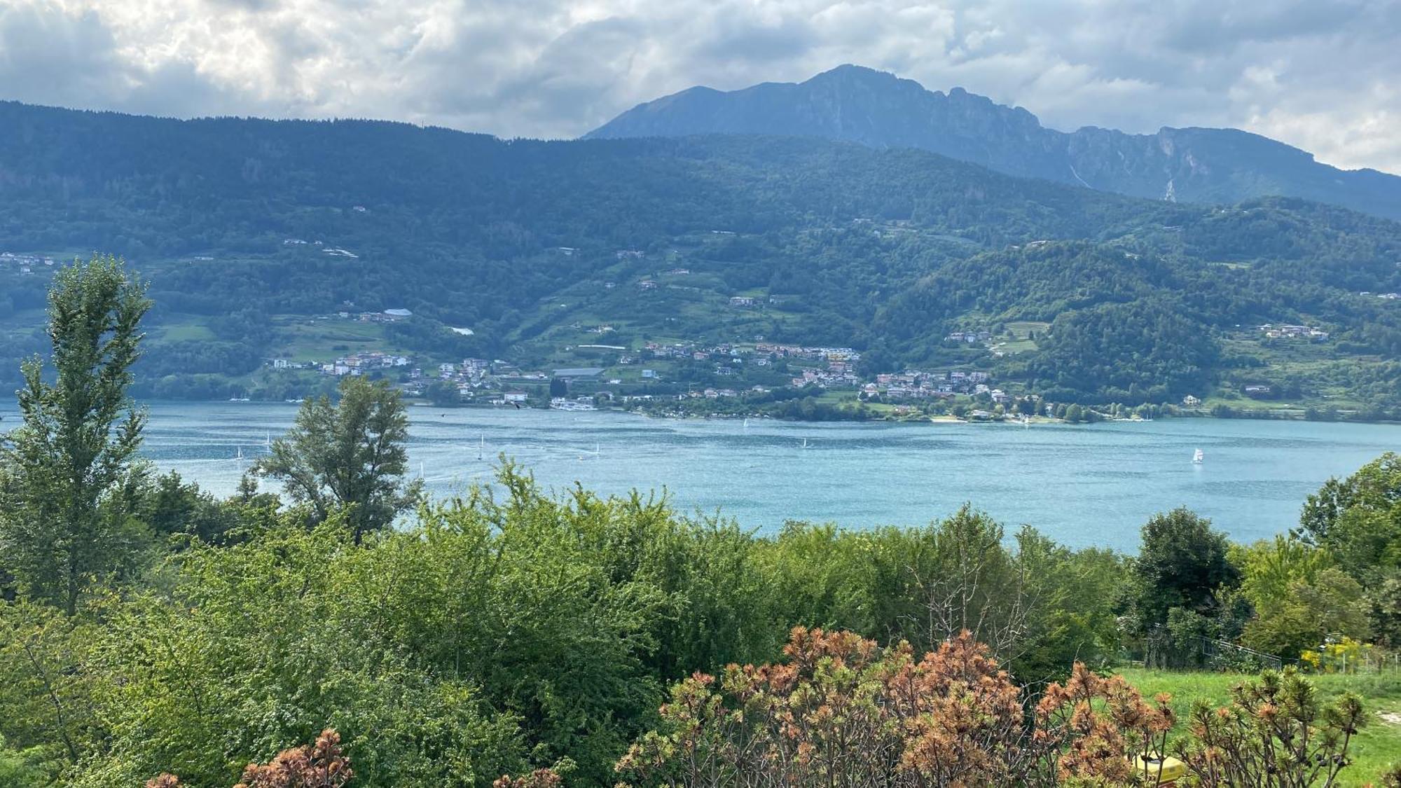 Lake Apartment Ischia Red Tenna Екстер'єр фото